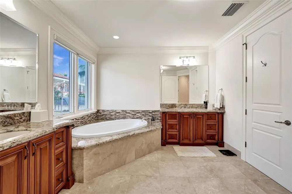642 Palm Drive Hallandale Beach, FL 33009