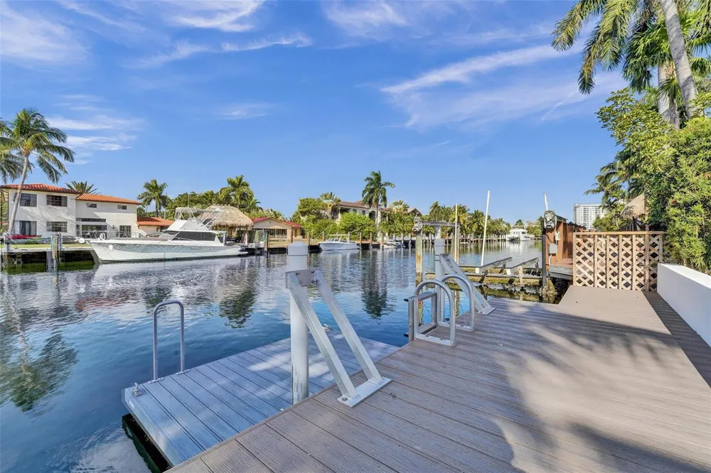 642 Palm Drive Hallandale Beach, FL 33009