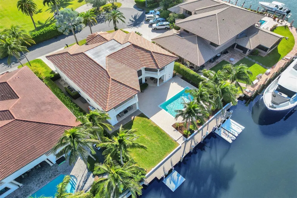 642 Palm Drive Hallandale Beach, FL 33009