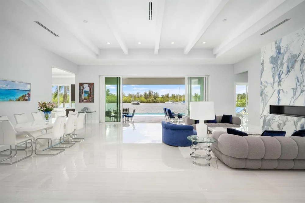 3937 Indian River Drive E Vero Beach, FL 32963