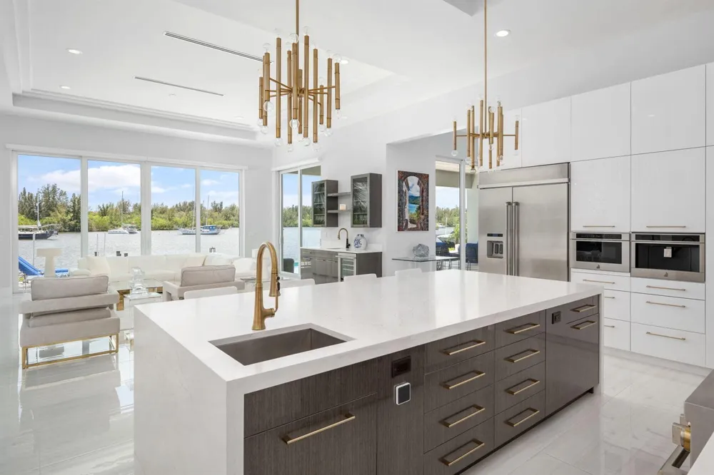 3937 Indian River Drive E Vero Beach, FL 32963