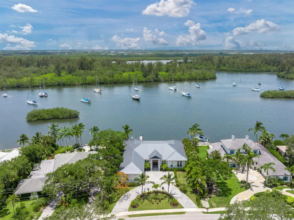 3937 Indian River Drive E Vero Beach, FL 32963