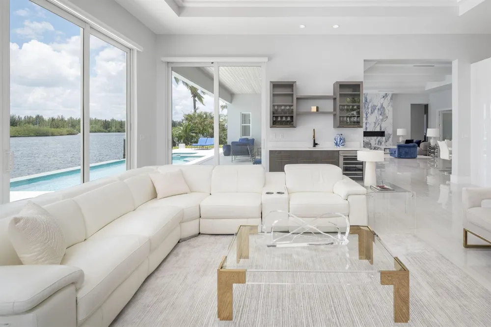 3937 Indian River Drive E Vero Beach, FL 32963