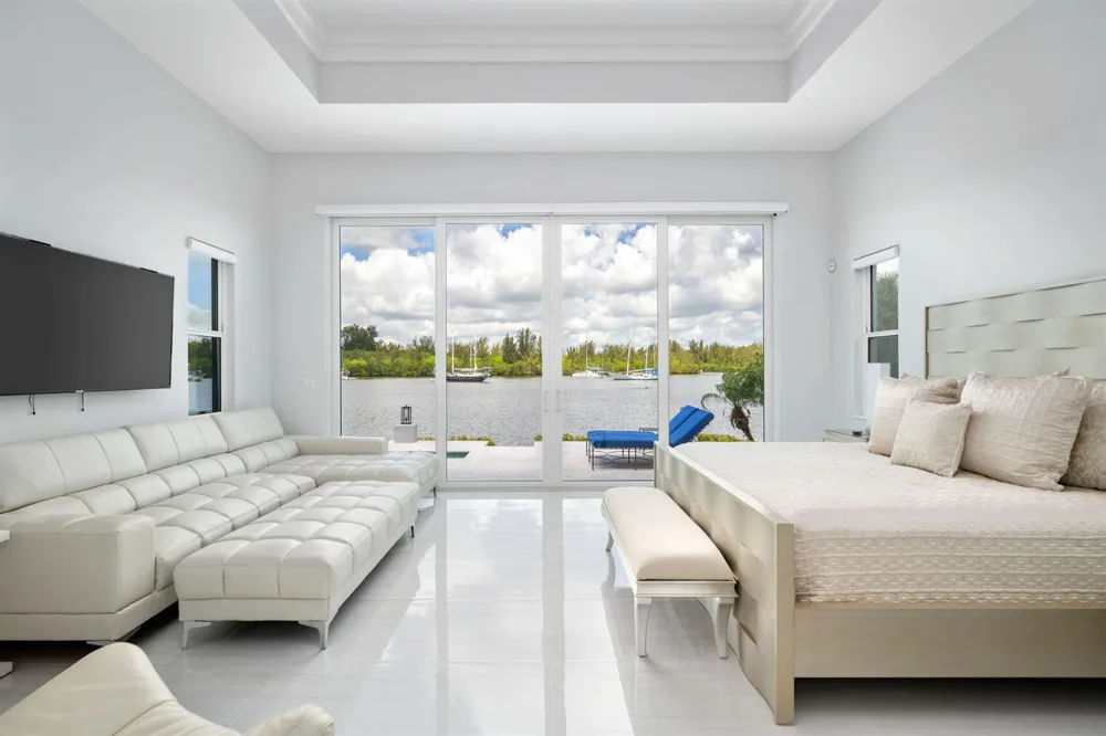 3937 Indian River Drive E Vero Beach, FL 32963