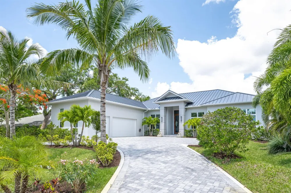 3937 Indian River Drive E Vero Beach, FL 32963