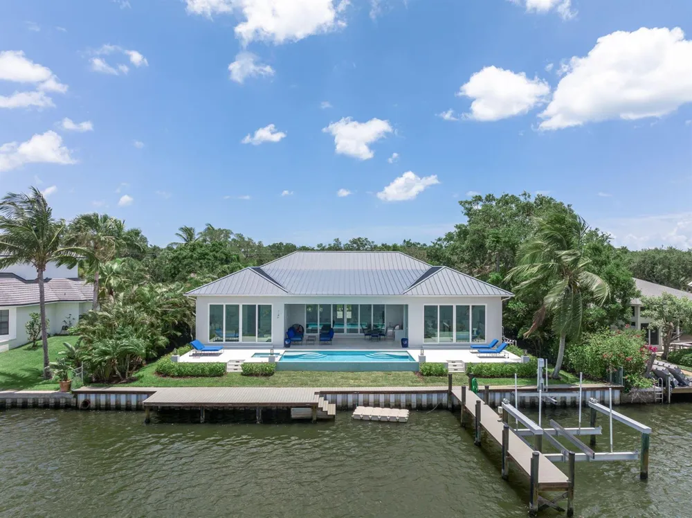 3937 Indian River Drive E Vero Beach, FL 32963