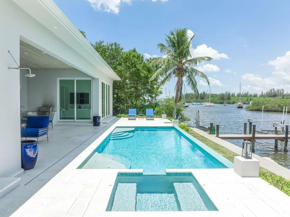 3937 Indian River Drive E Vero Beach, FL 32963