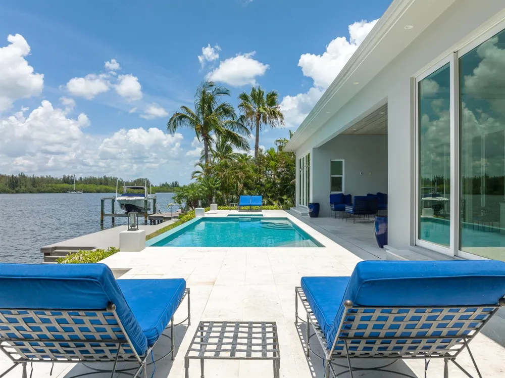 3937 Indian River Drive E Vero Beach, FL 32963