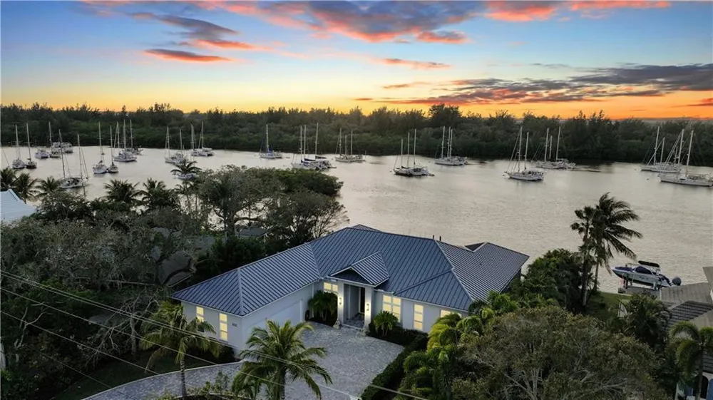 3937 Indian River Drive E Vero Beach, FL 32963