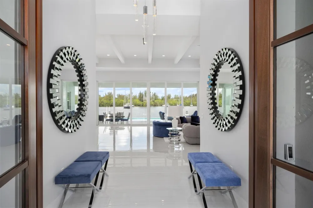 3937 Indian River Drive E Vero Beach, FL 32963