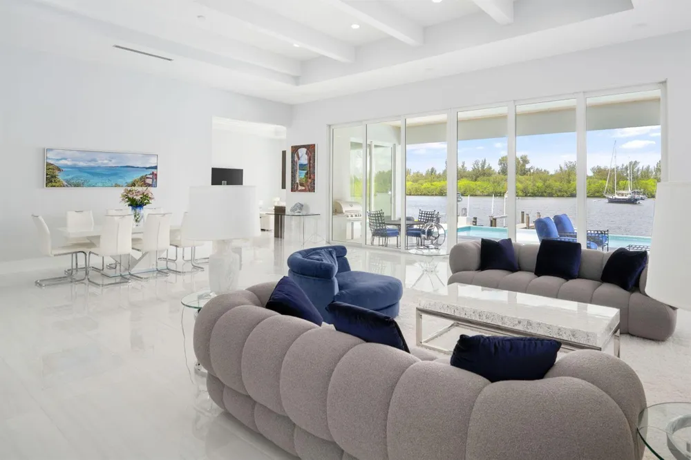 3937 Indian River Drive E Vero Beach, FL 32963