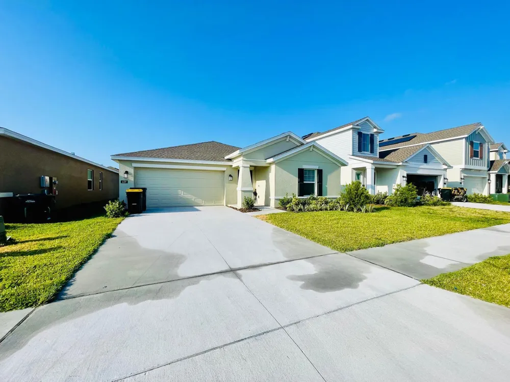 639 Daring Drive Davenport, FL 33837
