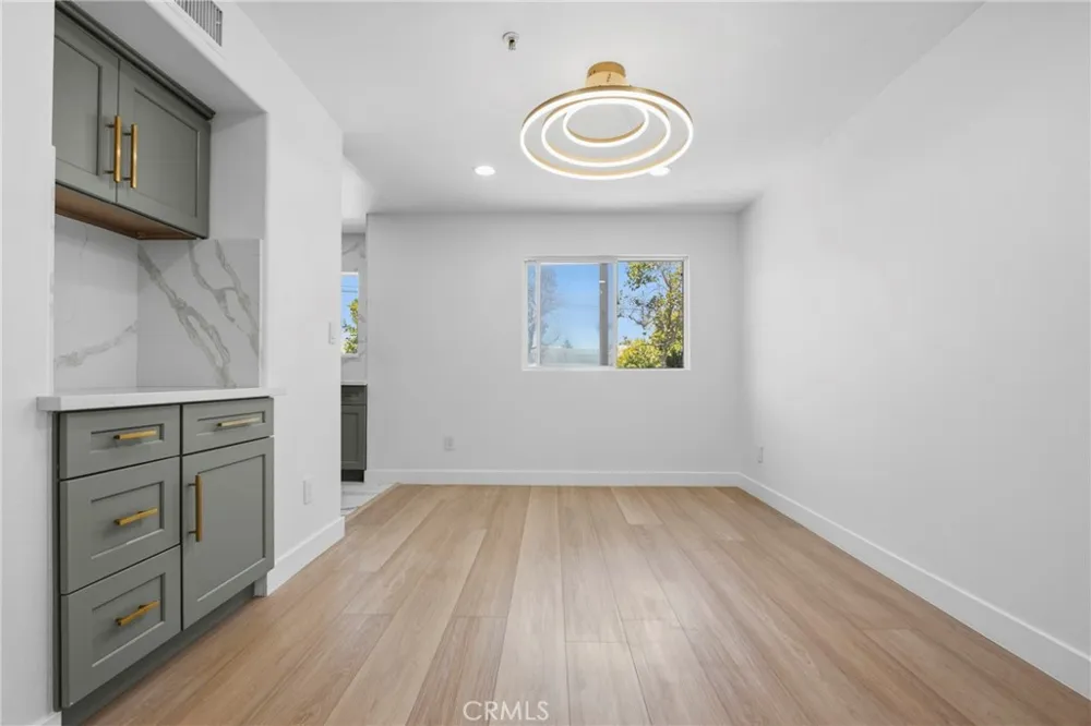 645 W Regent Inglewood, CA 90301