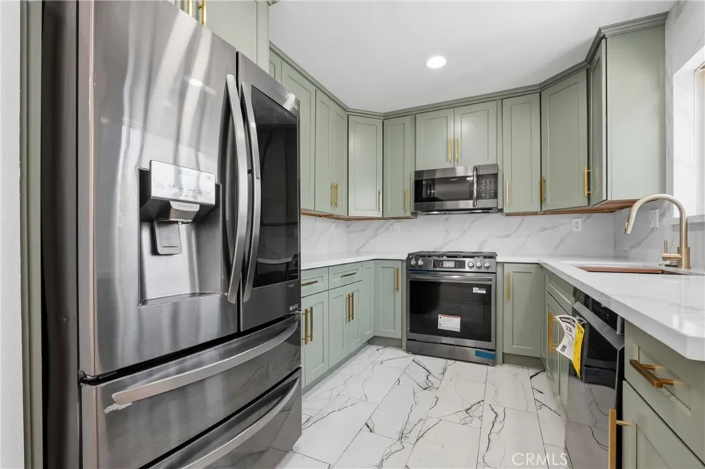 645 W Regent Inglewood, CA 90301