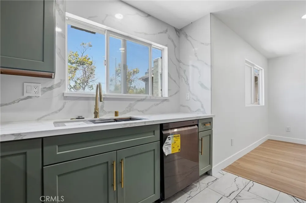 645 W Regent Inglewood, CA 90301