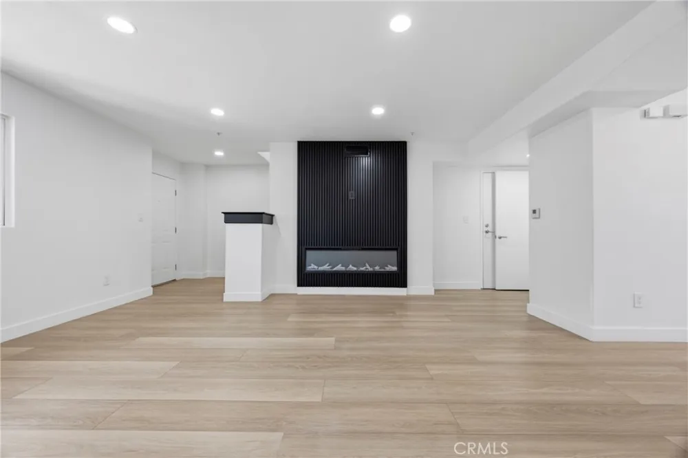 645 W Regent Inglewood, CA 90301