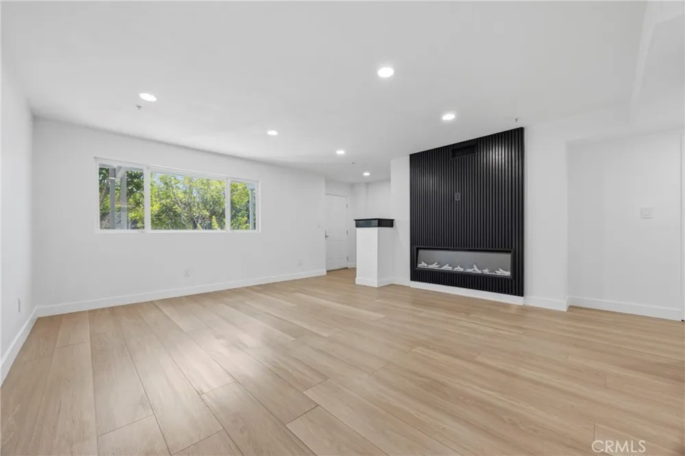 645 W Regent Inglewood, CA 90301