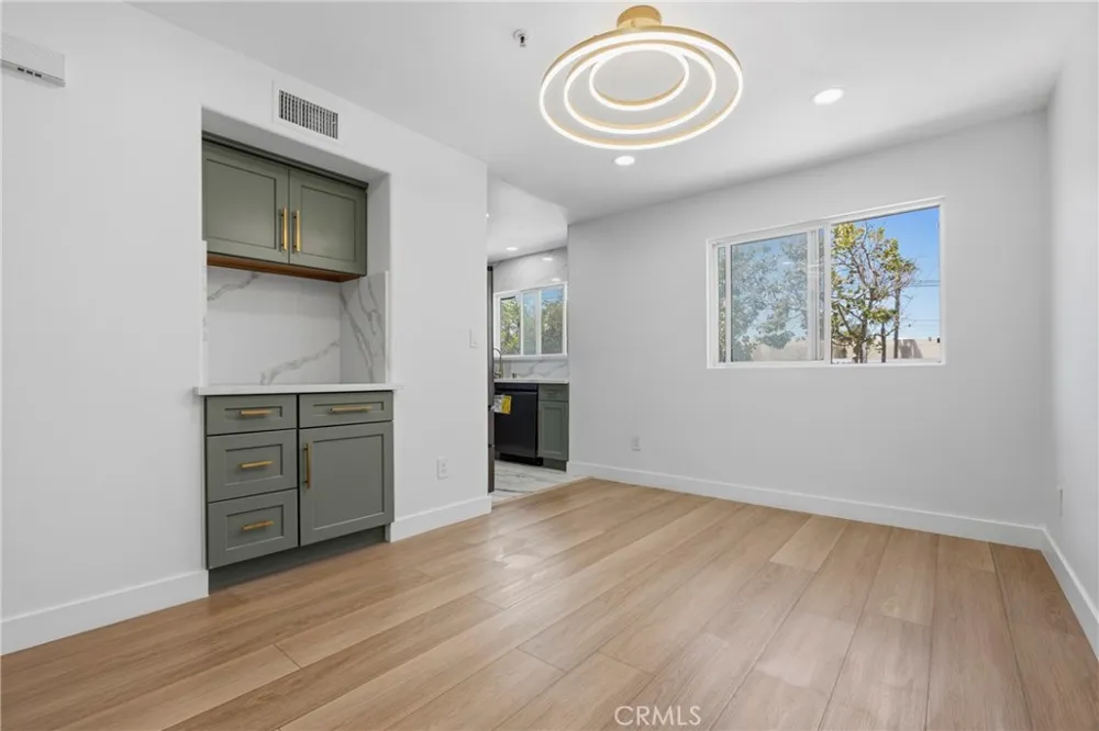 645 W Regent Inglewood, CA 90301
