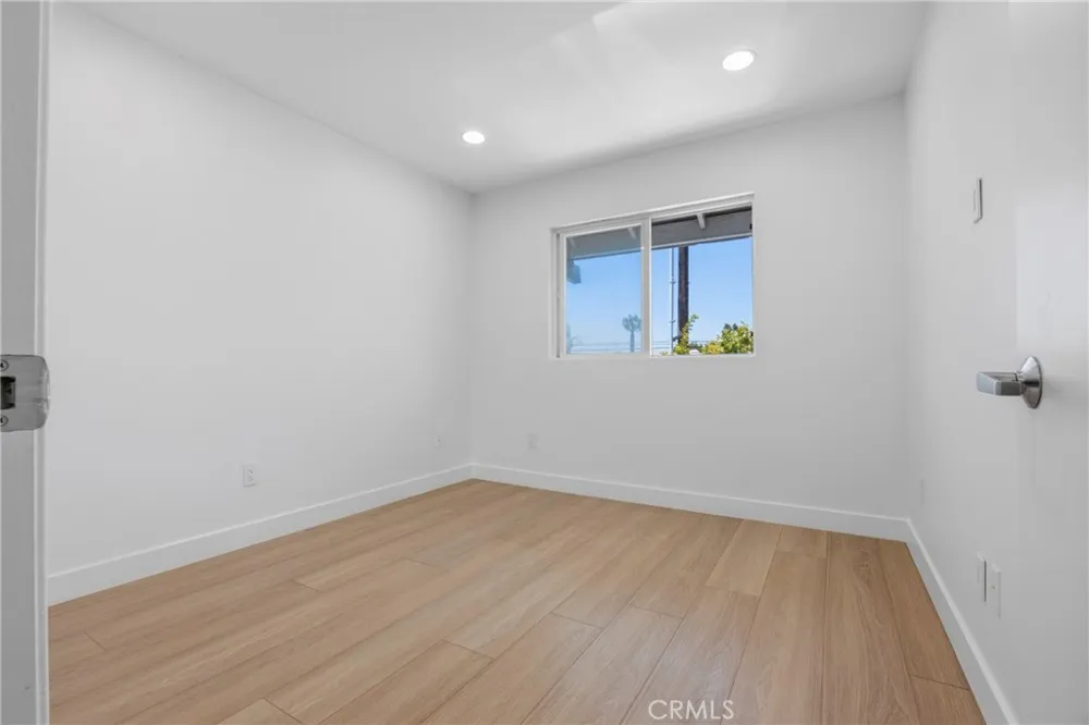 645 W Regent Inglewood, CA 90301
