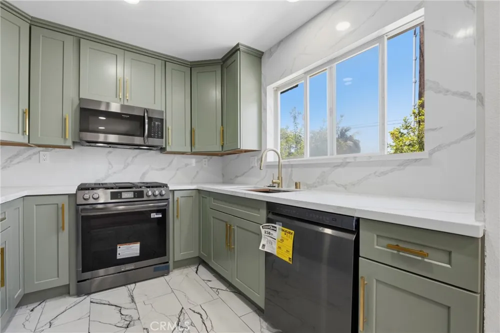 645 W Regent Inglewood, CA 90301