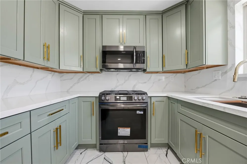 645 W Regent Inglewood, CA 90301
