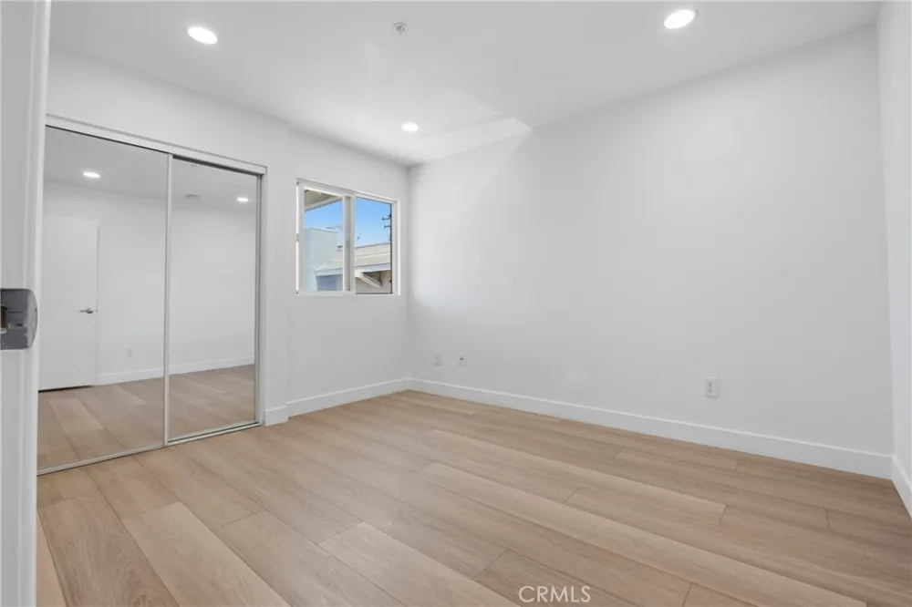 645 W Regent Inglewood, CA 90301