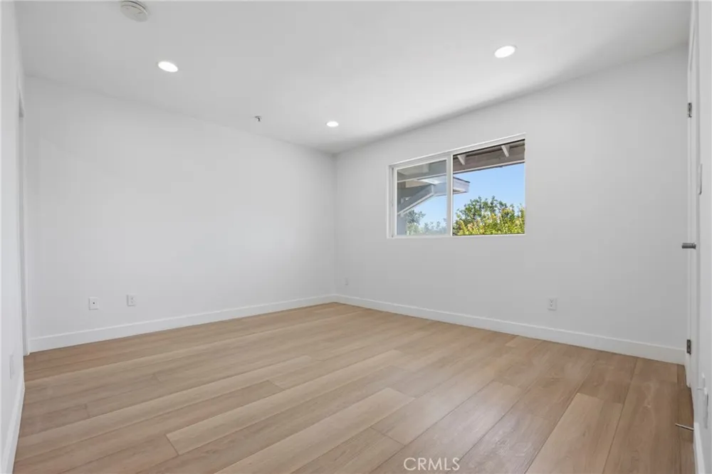645 W Regent Inglewood, CA 90301