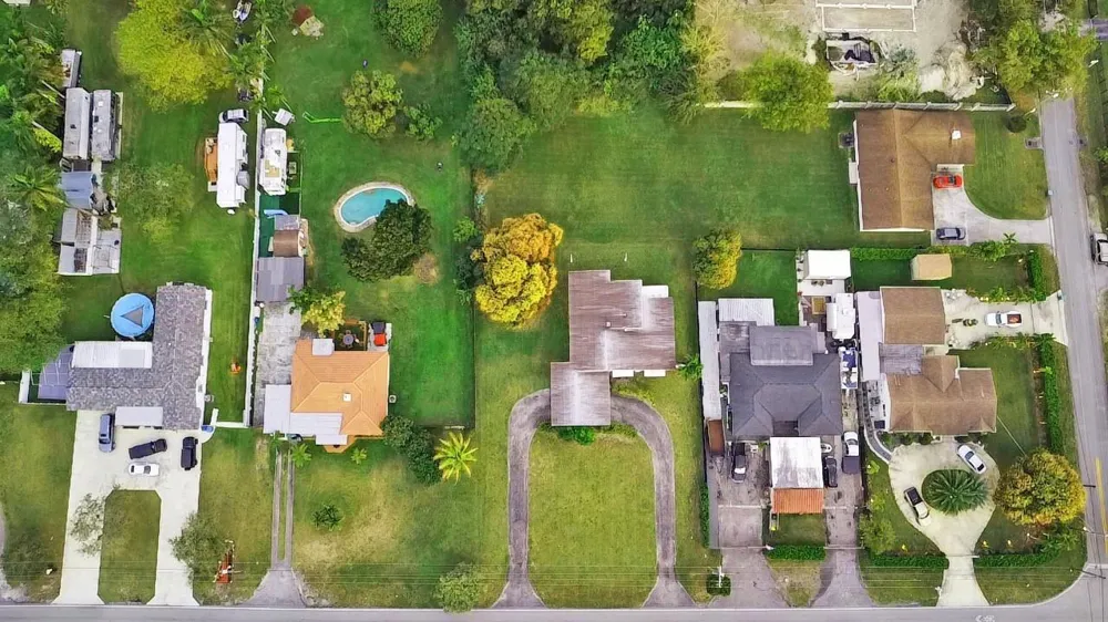 13945 Miami Avenue Miami, FL 33168