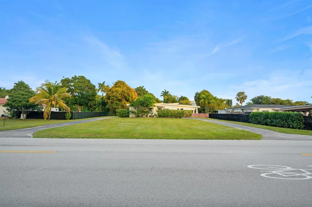 13945 Miami Avenue Miami, FL 33168