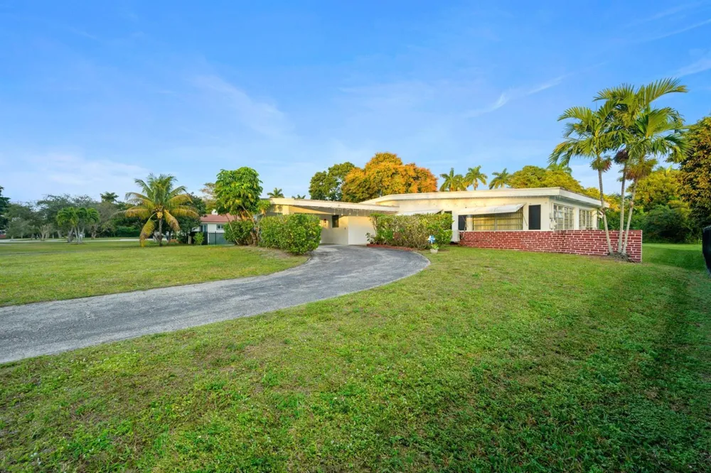 13945 Miami Avenue Miami, FL 33168