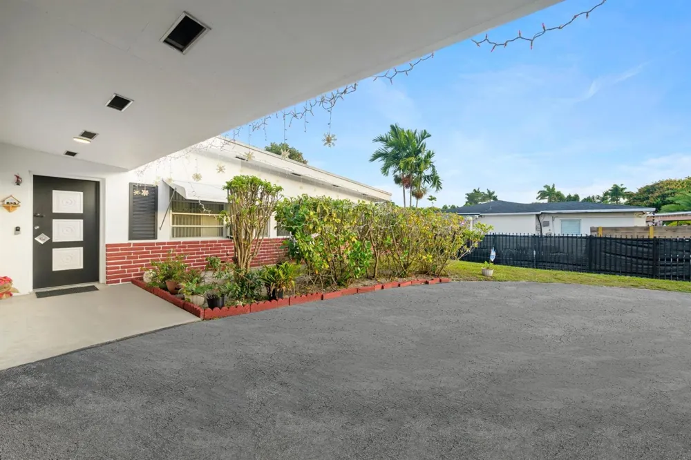 13945 Miami Avenue Miami, FL 33168