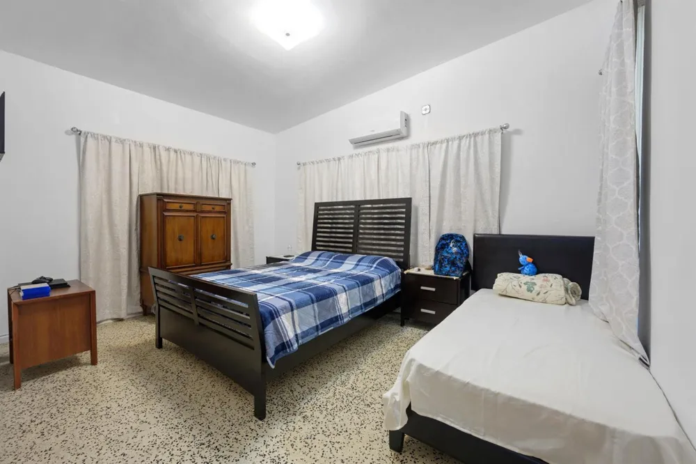 13945 Miami Avenue Miami, FL 33168