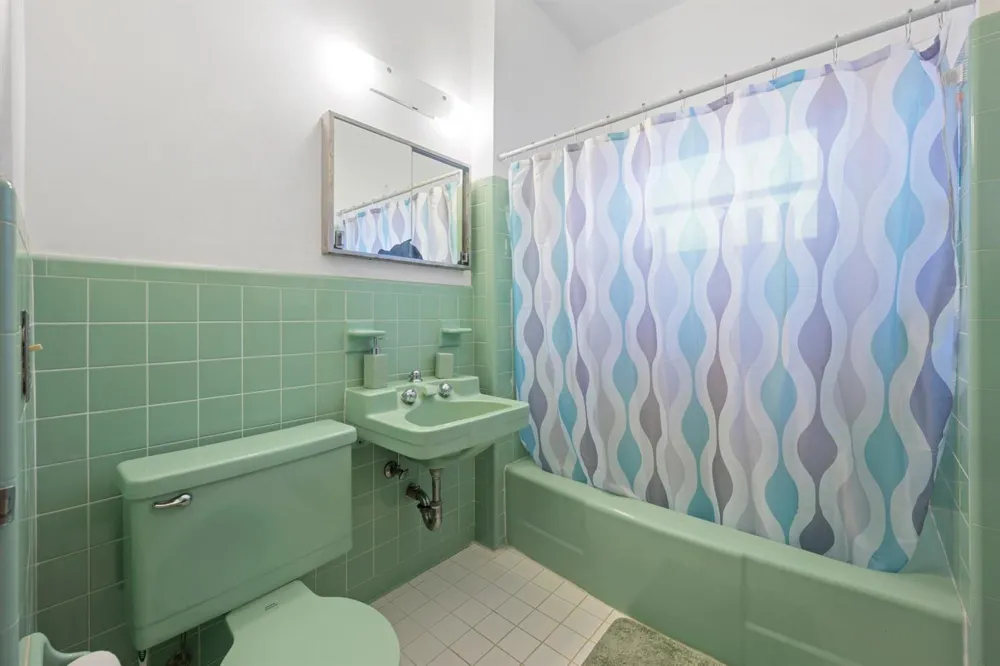 13945 Miami Avenue Miami, FL 33168