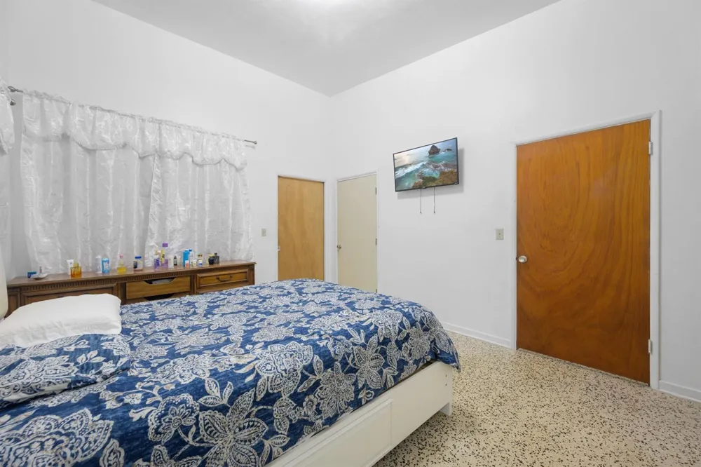 13945 Miami Avenue Miami, FL 33168