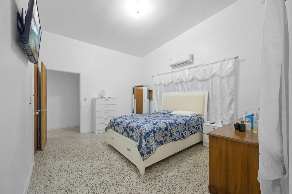 13945 Miami Avenue Miami, FL 33168
