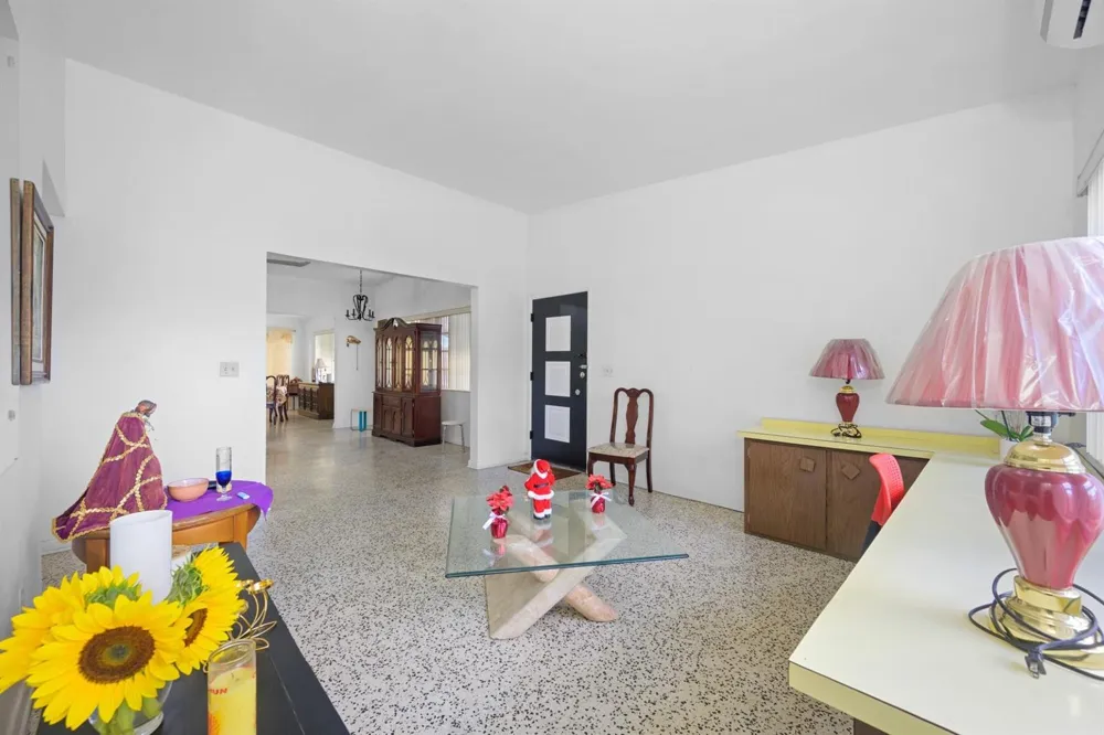 13945 Miami Avenue Miami, FL 33168
