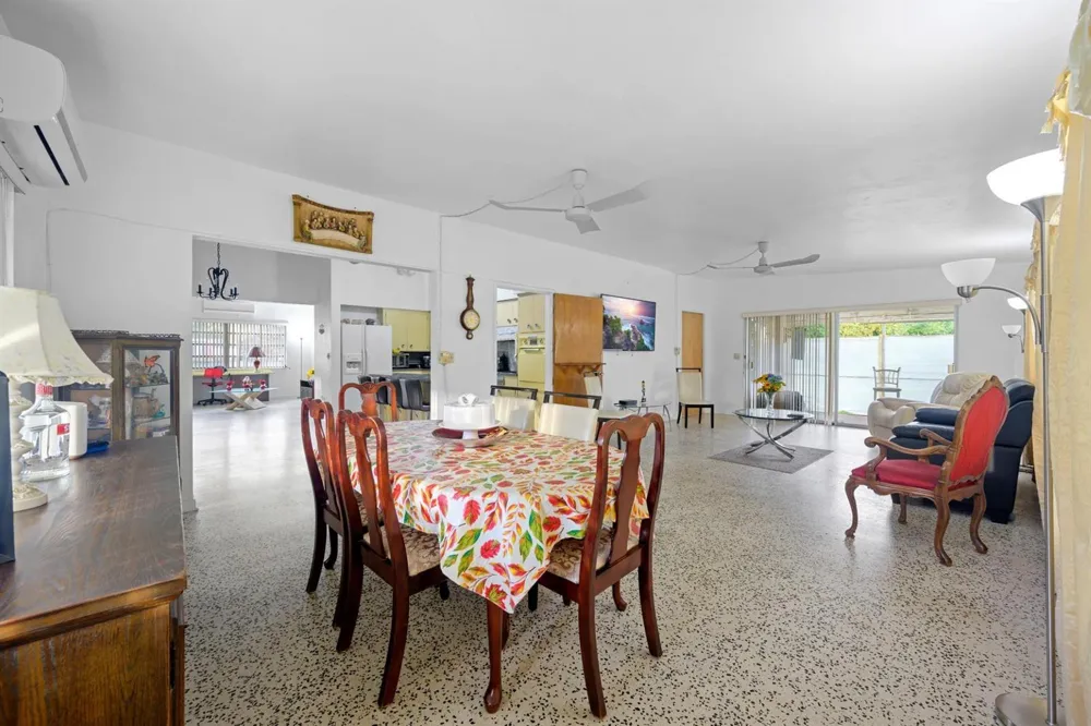 13945 Miami Avenue Miami, FL 33168