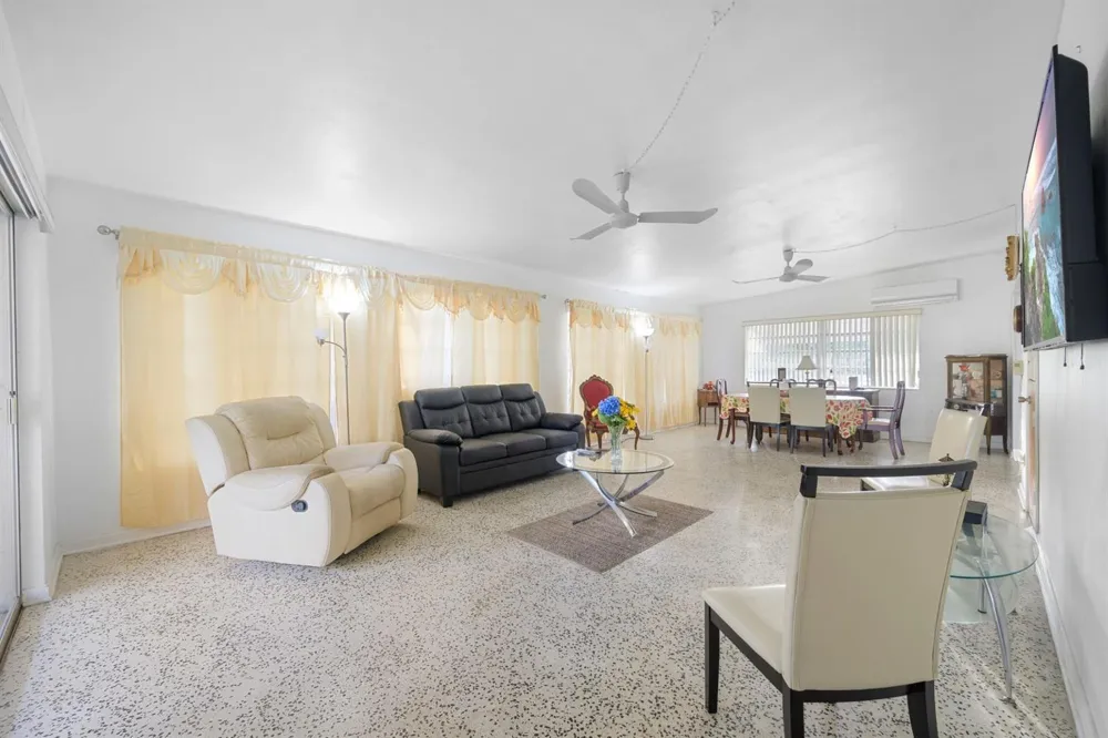 13945 Miami Avenue Miami, FL 33168