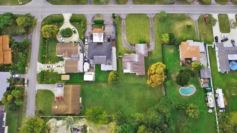13945 Miami Avenue Miami, FL 33168
