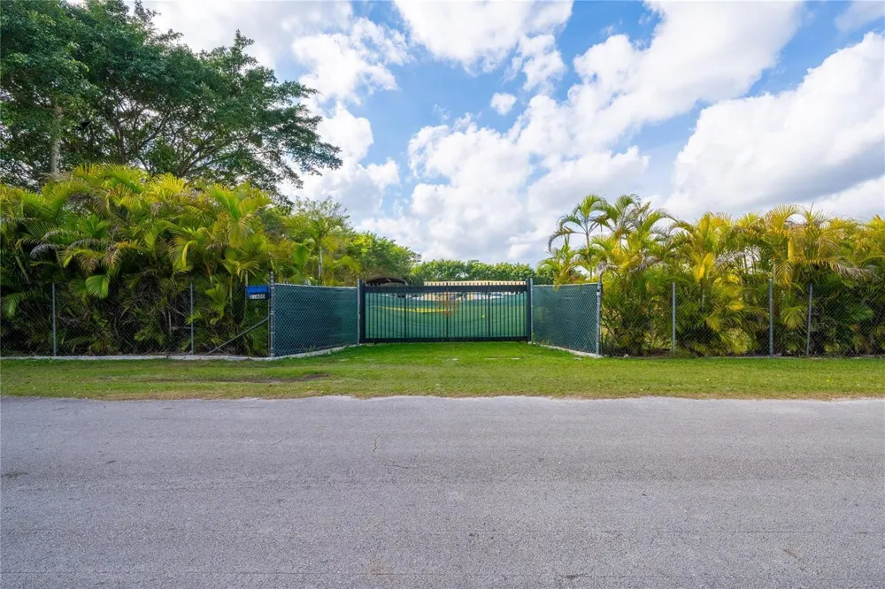 23600 SW 125 AVENUE Homestead, FL 33032