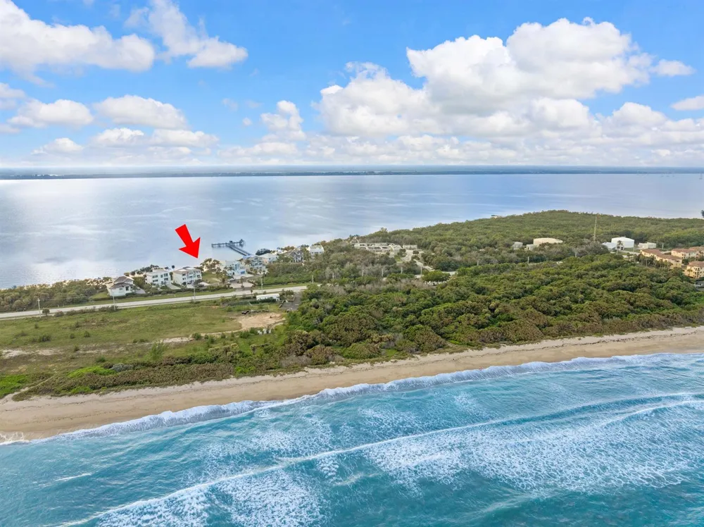 7671 Pelican Pointe Drive Jensen Beach, FL 34957