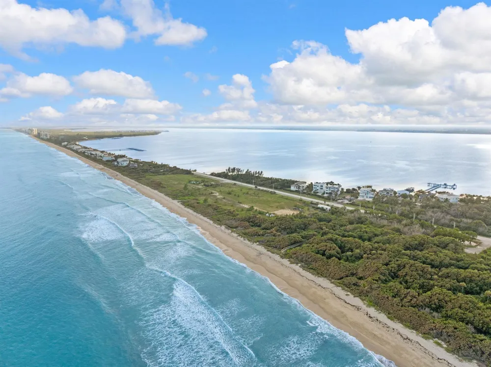 7671 Pelican Pointe Drive Jensen Beach, FL 34957