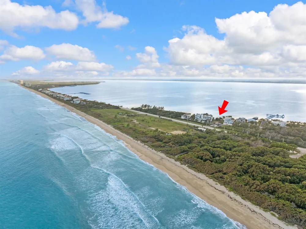 7671 Pelican Pointe Drive Jensen Beach, FL 34957