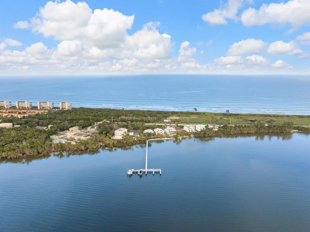 7671 Pelican Pointe Drive Jensen Beach, FL 34957