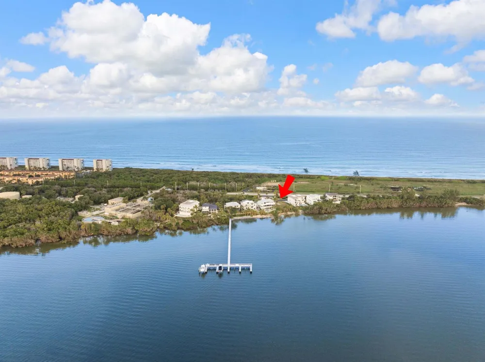 7671 Pelican Pointe Drive Jensen Beach, FL 34957
