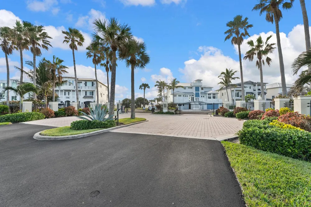 7671 Pelican Pointe Drive Jensen Beach, FL 34957