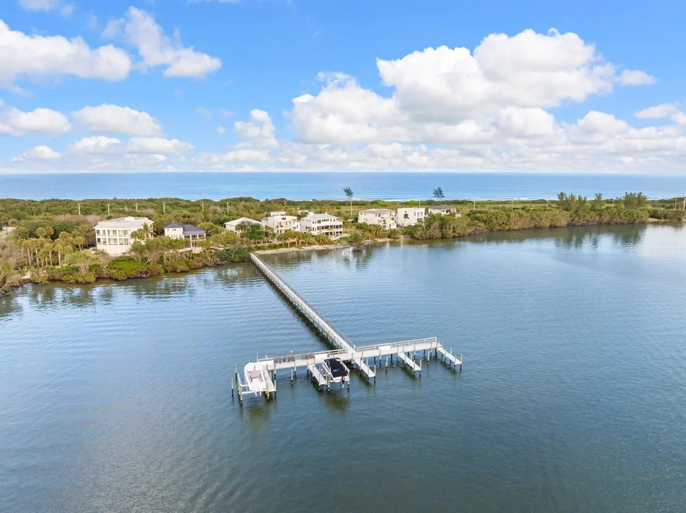 7671 Pelican Pointe Drive Jensen Beach, FL 34957