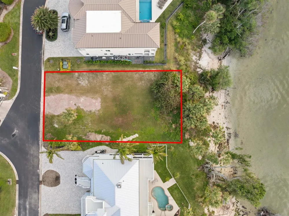 7671 Pelican Pointe Drive Jensen Beach, FL 34957