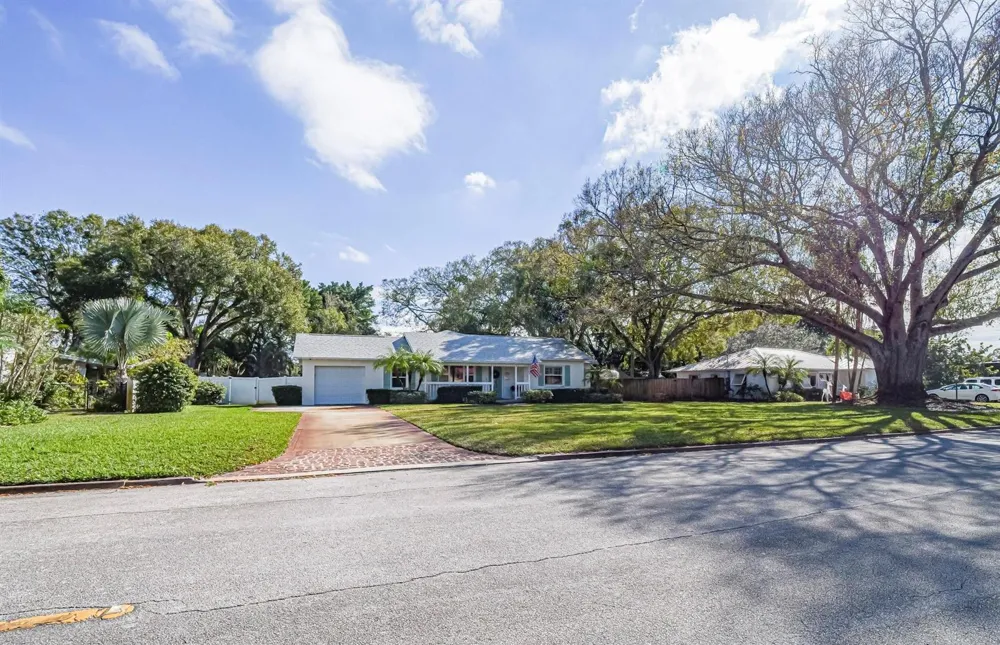 2180 Seville Avenue Vero Beach, FL 32960