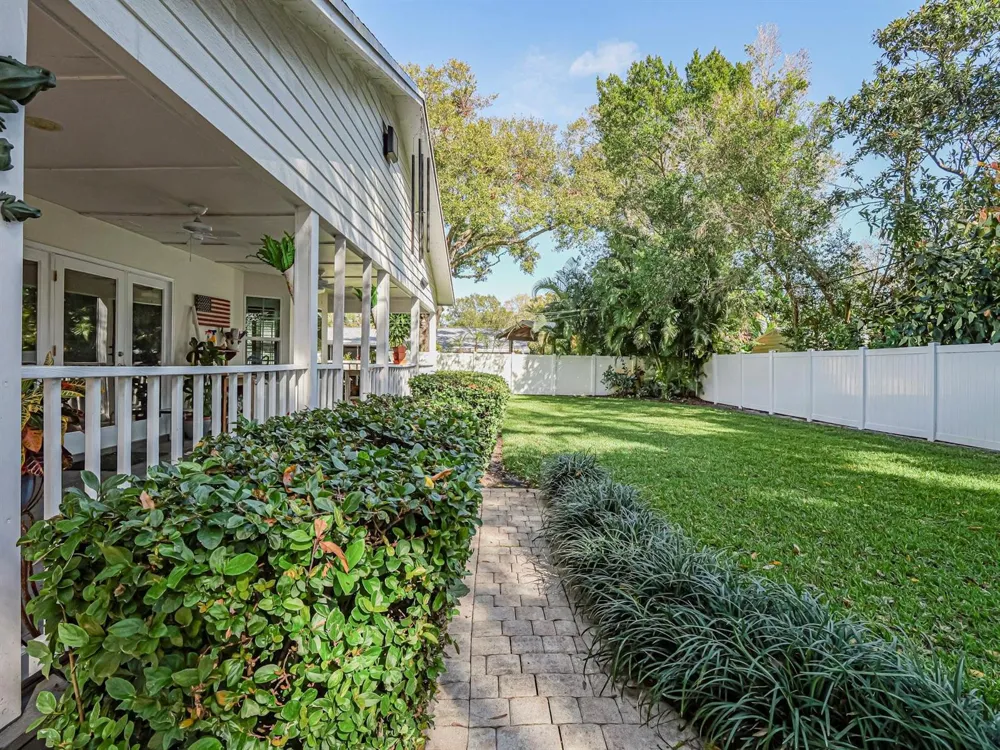 2180 Seville Avenue Vero Beach, FL 32960